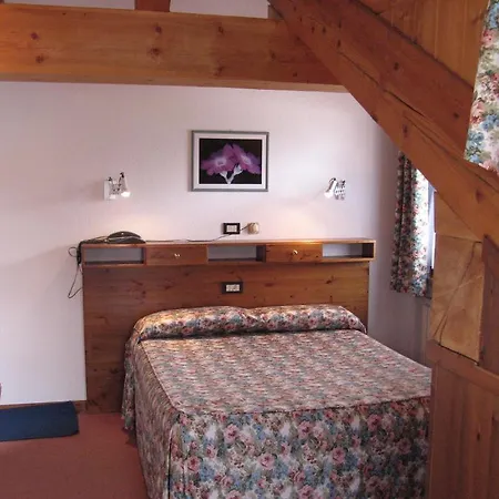 Hotel Petit Giles Cogne Zimmer foto