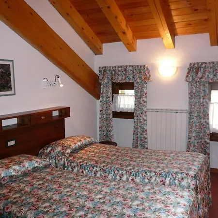 Hotel Petit Giles Cogne Zimmer foto